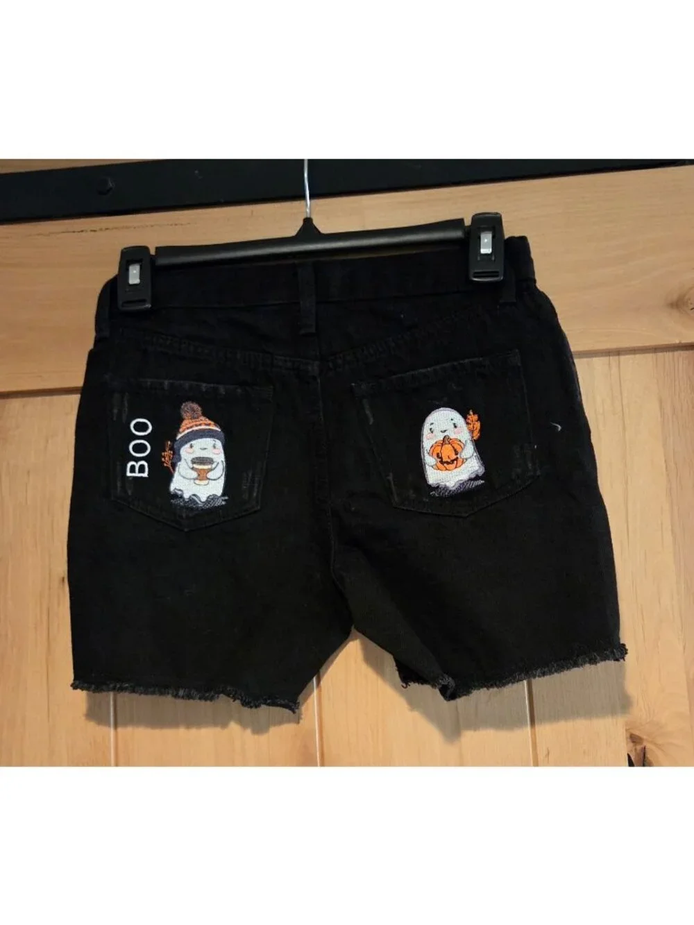 Old Navy Girls 7 Jean Shorts Slouchy Straight Cut Off Embroidered Ghost Boo